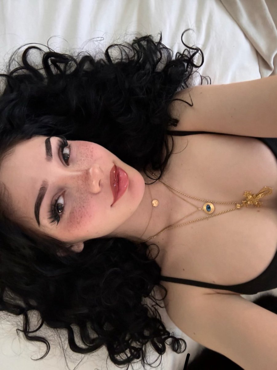 obeyamelie's tweet image. it’s not like you’re going to get addicted to me, right?

you’re totally going to be able to quit.. right? 😇