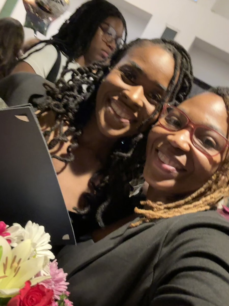 Eunice OyekolaClark tweet media