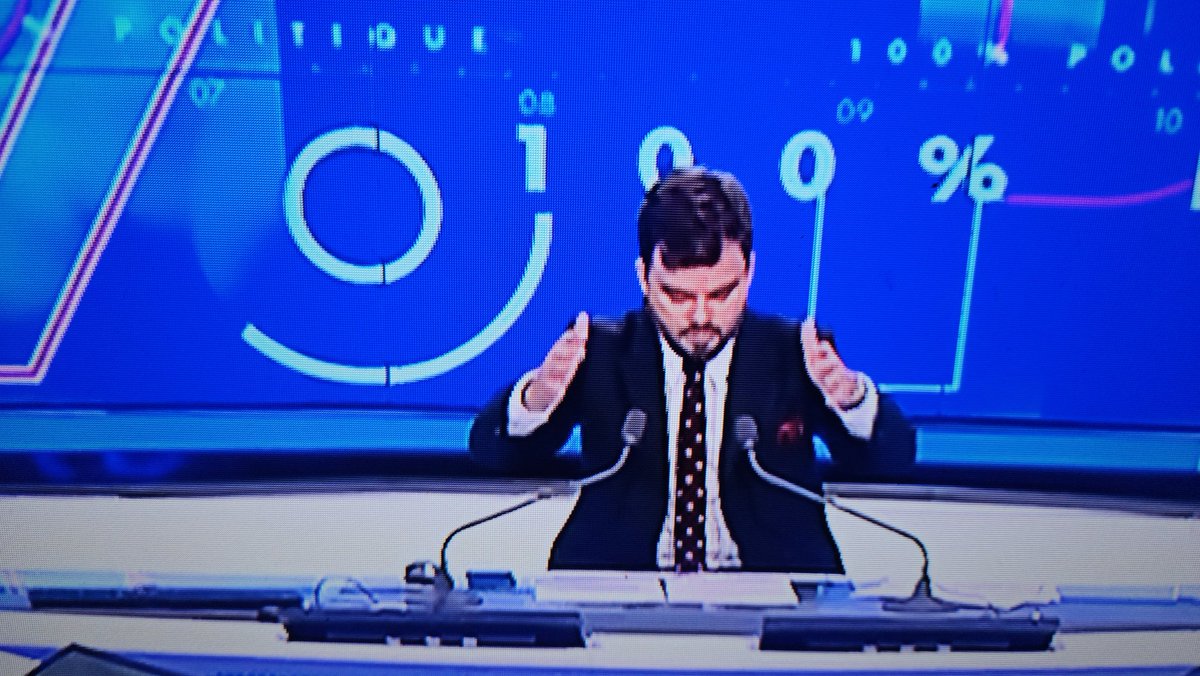 tbesscg's tweet photo. Ne le répétez pas, mais le simplet de #cnews c'est lui ("lolo ferrari") 😉😂 https://t.co/eZq6kAPAlW
