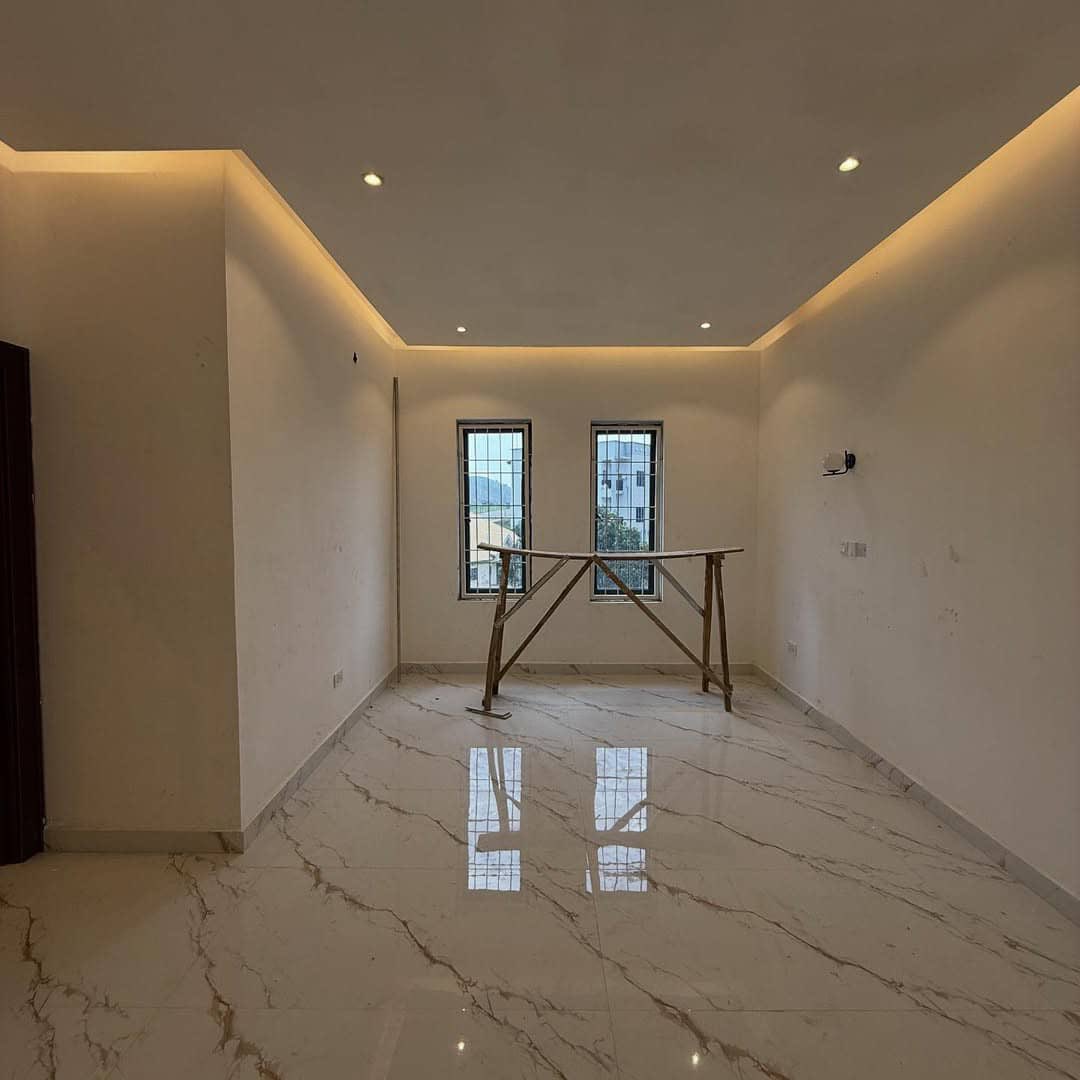 Meekrealestate's tweet photo. LISTED…N380M|  Garki, Abuja |

PROPERTY TYPE:5-BEDROOM TERRACE DUPLEX WITH BQ

LOCATION: Garki, Abuja
PRICE: 380M 

FEATURES:
- All rooms ensuite
- Guest toilet
- 2 living rooms
- Fitted kitchen with pantry
- Tarred road
- Security personnel

5% BROKER FEE APPLIES
CONTACT INFO: https://t.co/g2wDs3et7a