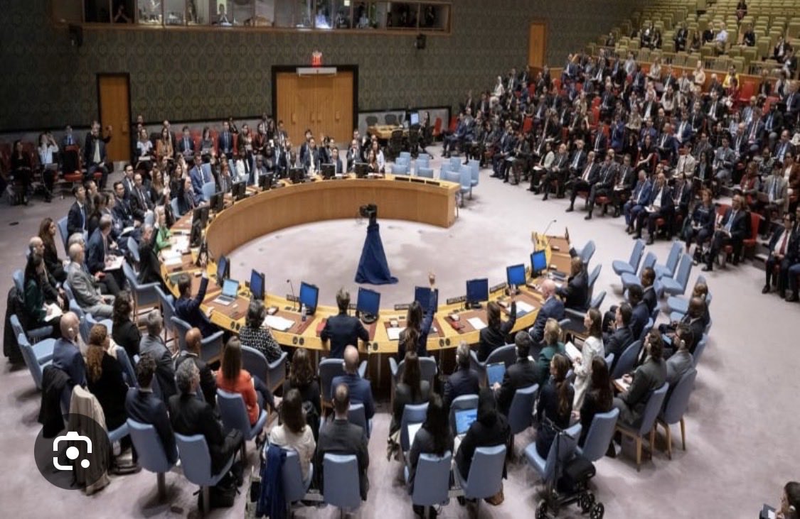 Tribune Libre 149

L’ONU : un machin face à l’évidence 

Ce 10 décembre 2025, Uvira est passé sous contrôle rwandais.

En 1960, Charles de Gaulle lançait cette phrase devenue proverbiale :      "L’ONU est un machin " dénonçant une organisation souvent incapable d’assumer la