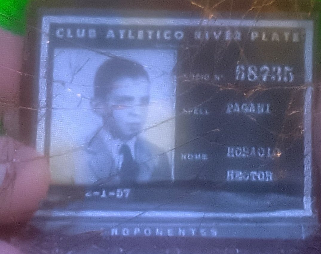 Me parece que <a href="/SoyPaganiok/">Horacio Pagani</a> no quiere que se haga viral esta foto.