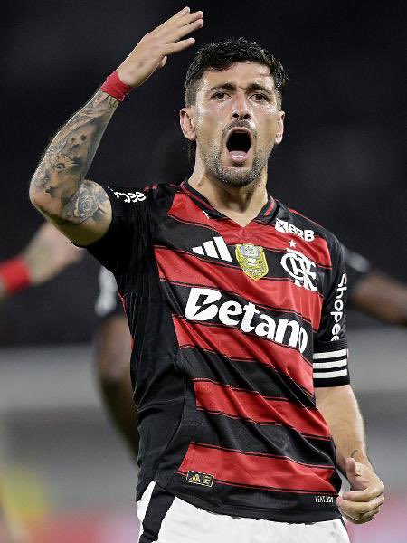 flaamor1981's tweet photo. ÍDOLO ETERNO

MONSTRO SAGRADO

EU TE AMO ARRASCAETA https://t.co/BhoIurKR2C