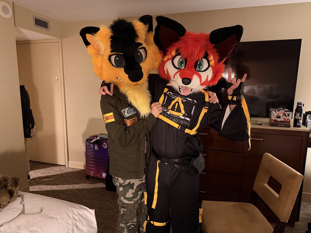 Finally got to meet my suit sibling <a href="/psychicichigo/">Saffron Okazaki</a>! He was a total vibe