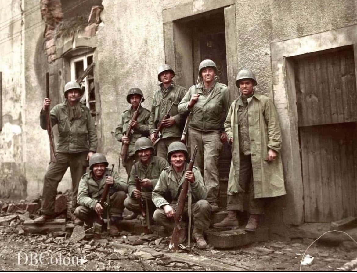 After a hard fought battle in December of 1944 near the Saar River, these soldiers of the 90th Infantry Division, along with 64 others, were granted a much deserved 30 day furlough at home plus two months travel time. 🪖

<a href="/colour_history/">Doug</a> on the colorization 🎨