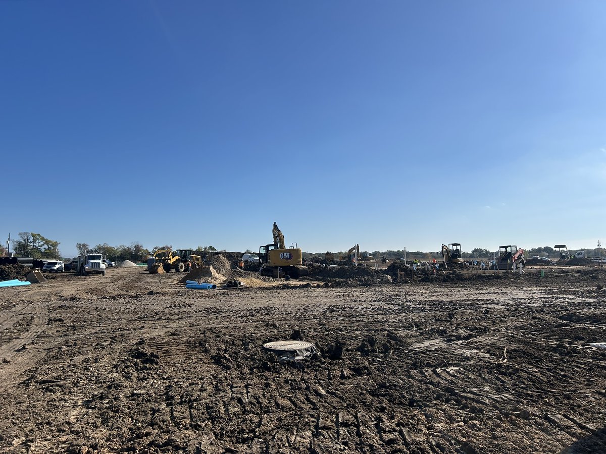 clacctx's tweet image. 🚧✨ Great day in Kemah! We joined the City of Kemah &amp;amp; Dakota Enterprises for a groundbreaking celebrating new growth in our community. Proud to support momentum that strengthens local business &amp;amp; opportunity. 💙 #ClearLakeAreaChamber #Kemah #CommunityStrong