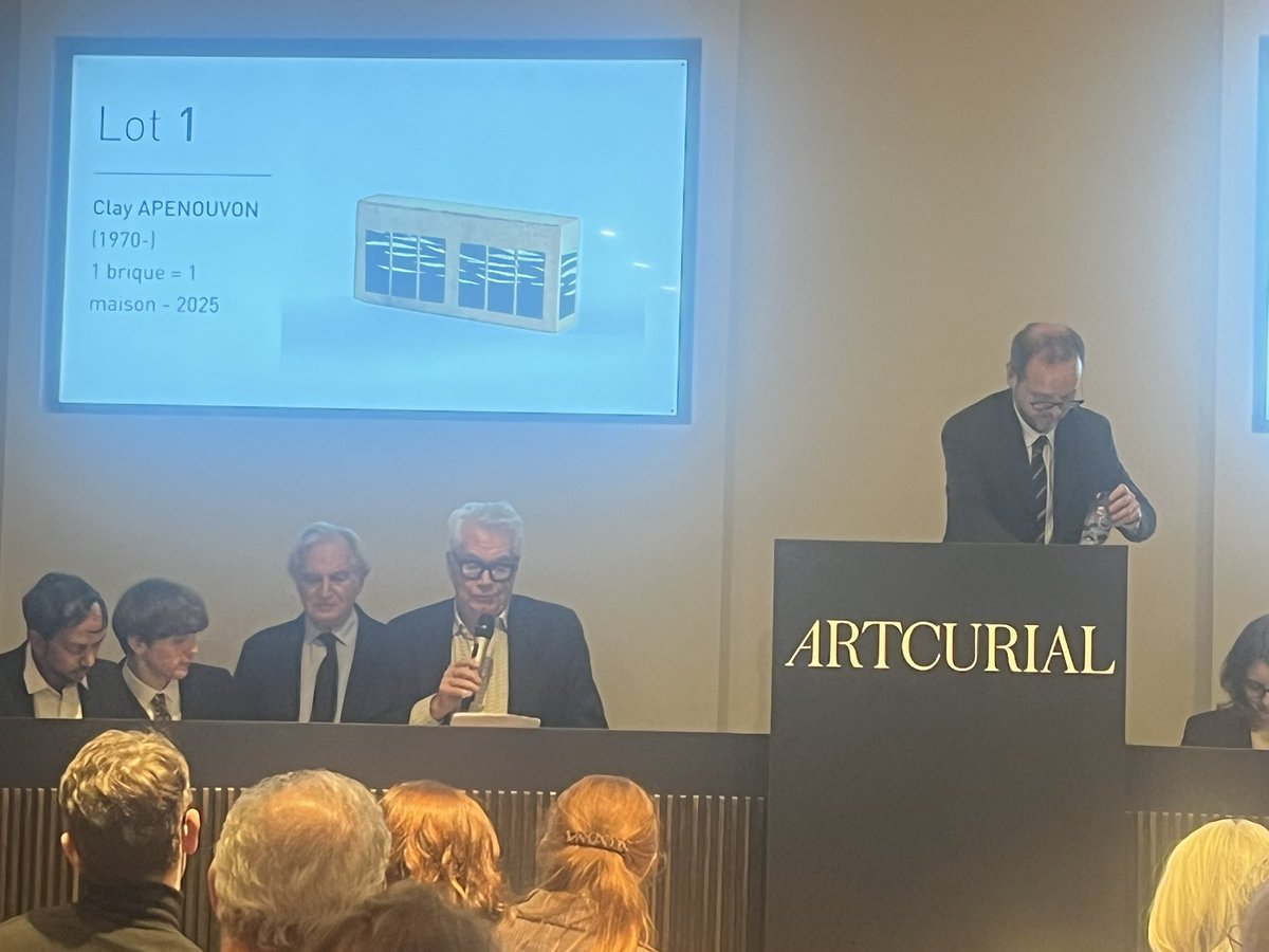 Avec <a href="/ecolesdumonde/">Écoles du monde Madagascar</a> ce soir à Paris pour la 4e vente de briques au profit des enfants scolarisés à #Madagascar. Mon soutien indéfectible à cette #ong exemplaire.