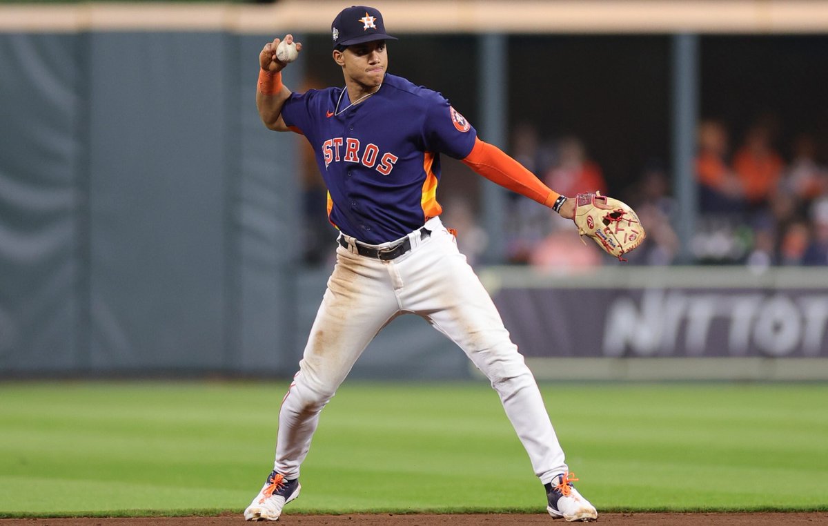 Un equipo del WBC donde un MVP de serie de campeonato, de serie mundial, shortstop con poder de extrabase, 5.6 de war, 10mo en la votación al MVP en 2025, .300+ de promedio, Y NO CABE EN EL EQUIPO.

Por favor, el desorden con orden...