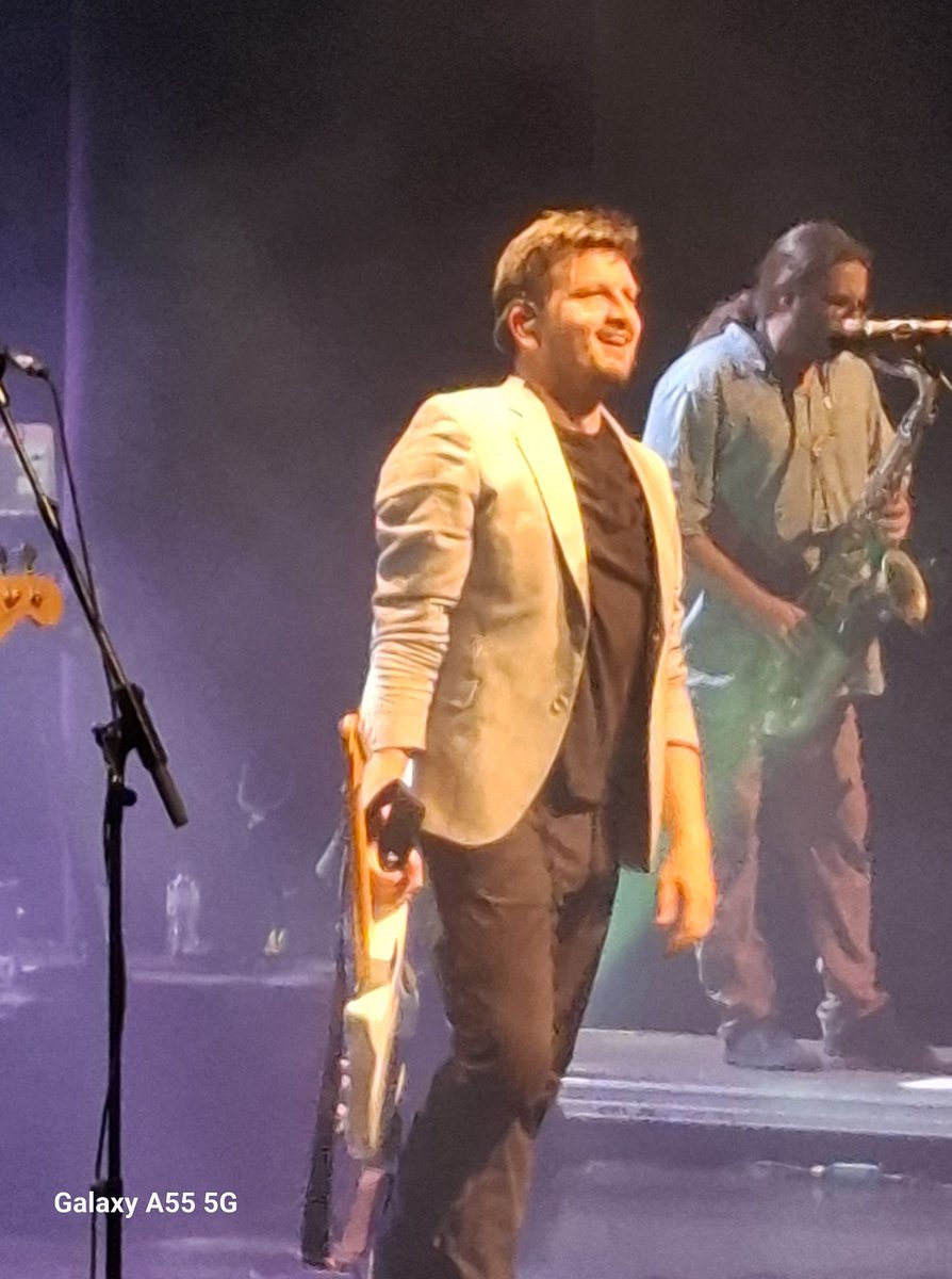 We should be very grateful to this great man for everything he does. Thank you very much. <a href="/OscarRosendePaz/">Óscar Rosende🔻</a> <a href="/gREAT_sTRAITS/">gREAT sTRAITS</a> 

📷Teatre de La Llotja - Lleida - 17/10