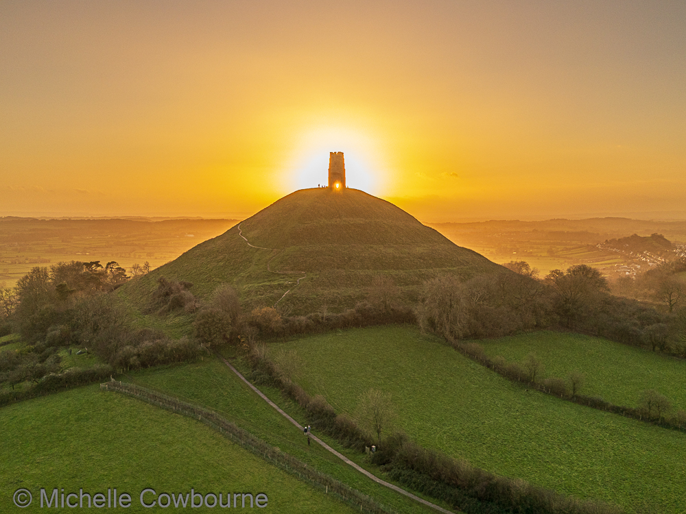 Glastomichelle's tweet photo. Sunset tonight here in Glastonbury. Photo taken shortly before 4pm. https://t.co/A6KvhlQbGs