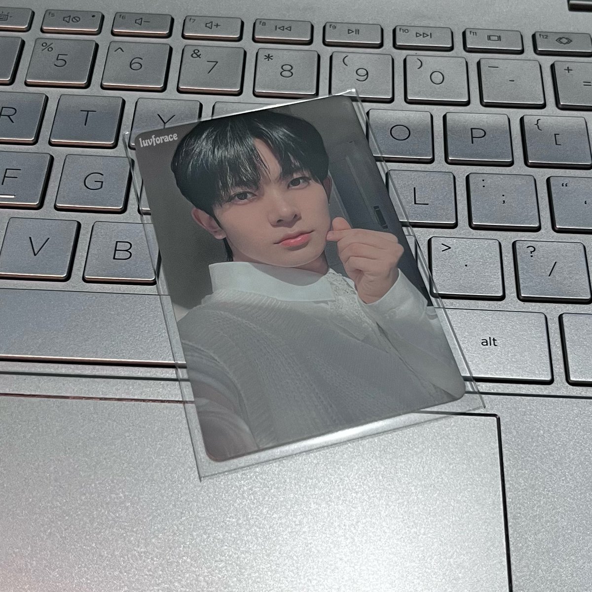 luvforace's tweet photo. ꒰ wts ; want to sell Heeseung photocard ꒱

   ⋆ soljack hakanai white – 115k (inc all)

🏡 ina, jatim
🎀 dm for more details

t . pc hee enhypen solo jacket cahil putih official sale https://t.co/rN7w7BbVIC