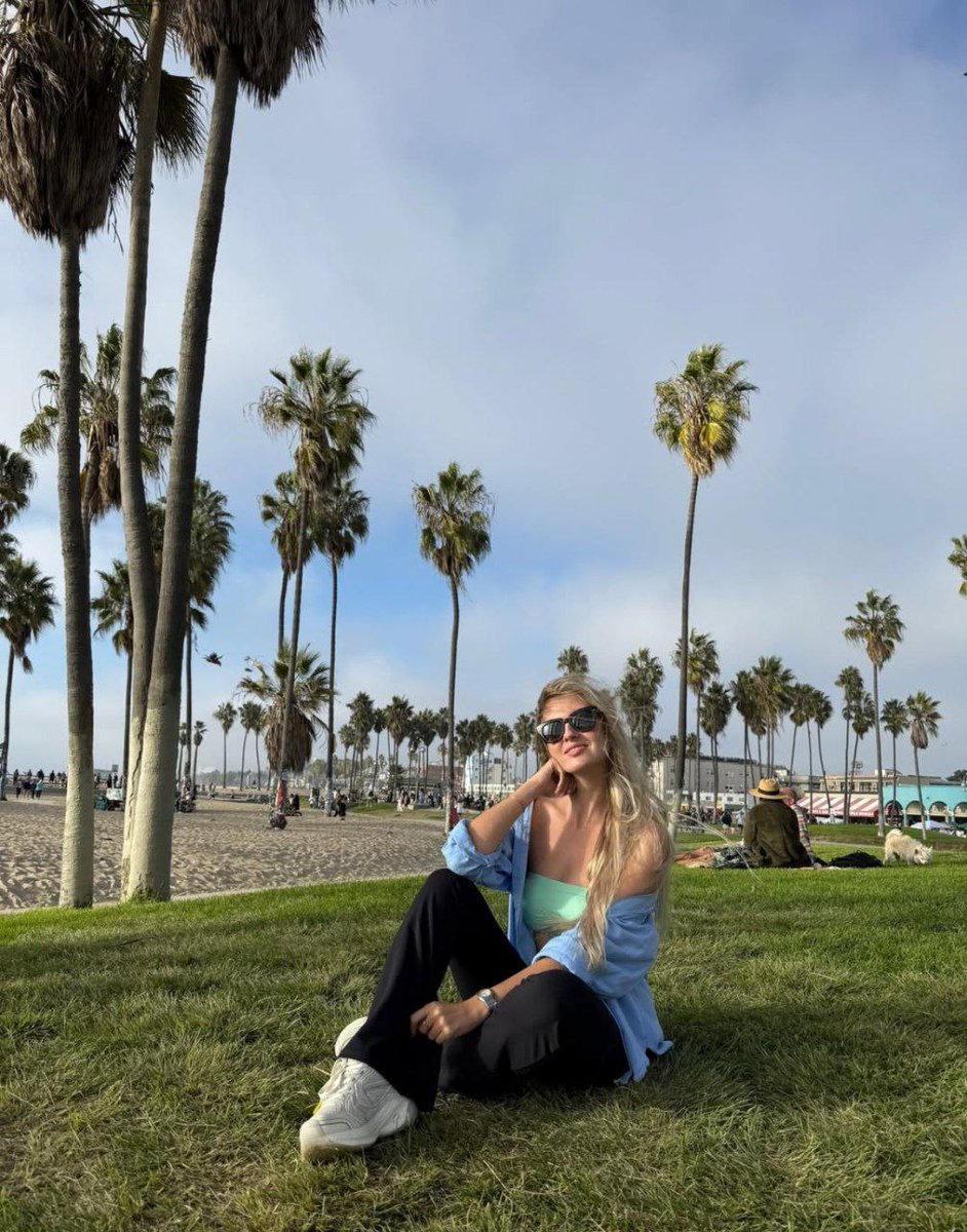 AuroraHetk's tweet image. Sunshine, smiles, and health are the most important things in life. #Sunshine #smiles #Health