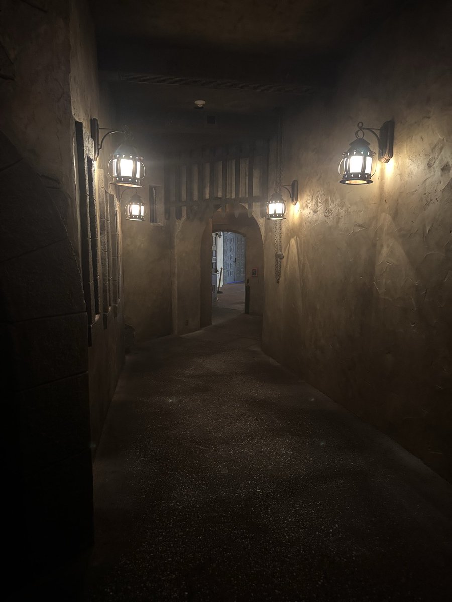 DisneyNowX's tweet photo. So excited to finally be at Disney this week! Where am I? https://t.co/xd5QS5jdCq