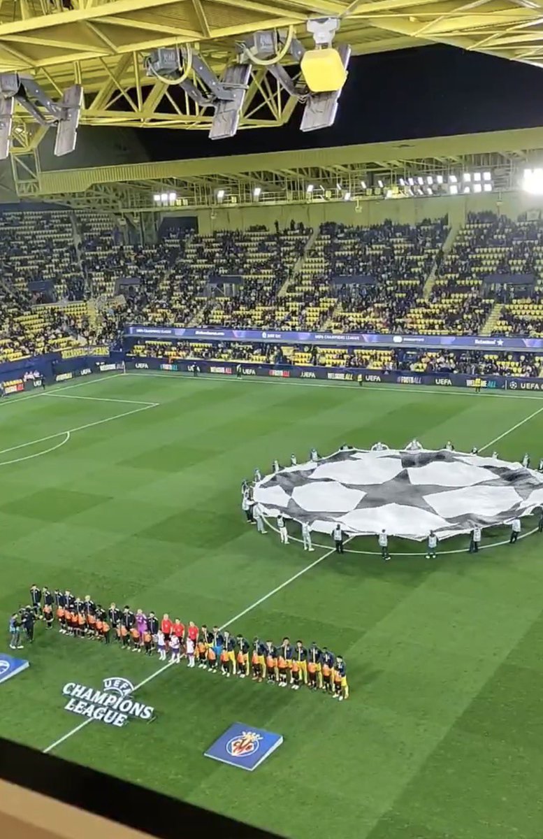 MarioOjeda724's tweet photo. Felicito a la afición del Villarreal por seguir manteniendo la distancia de seguridad 👏🏻 en la lucha contra el COVID no hay colores!!

Honor a quienes aún respetan el protocolo https://t.co/dU6KlfmBKA