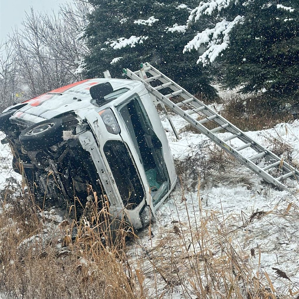 OPP_HSD's tweet photo. Approx 150 collisions in the #GTHA since 5am.
Busy day for tow trucks and first responders with extended wait times for roadside assistance. Wait until the weather system has passed before heading out for non-essential appointments. #OnStorm ^ks https://t.co/fU2kgJhHDp