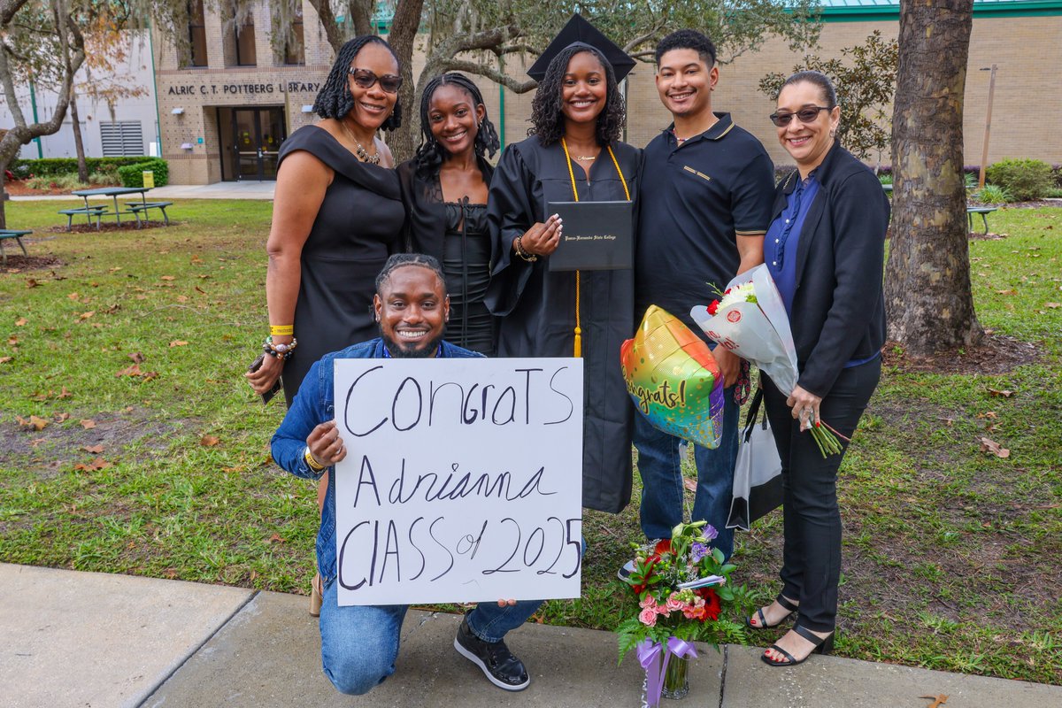 PHSCedu's tweet photo. #PHSCproud of our shining graduates! Congratulations to our newest members of the PHSC Students and Alumni Family. Make sure to join our Alumni Facebook group! And guess what? The celebration will continue during our afternoon ceremony at 3:30 p.m.!
#PHSCgrad #Classof2025 https://t.co/WXn1mdIvMT