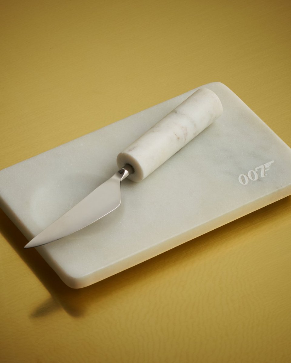 007's tweet image. This Christmas, discover a new collection of pro-grade cocktail tools designed to help you make the perfect martinis at home. 

Measure, shake, garnish and pick your olive with precision, supported by details including a dipped space for your lemon, a guide to ideal quantities,…