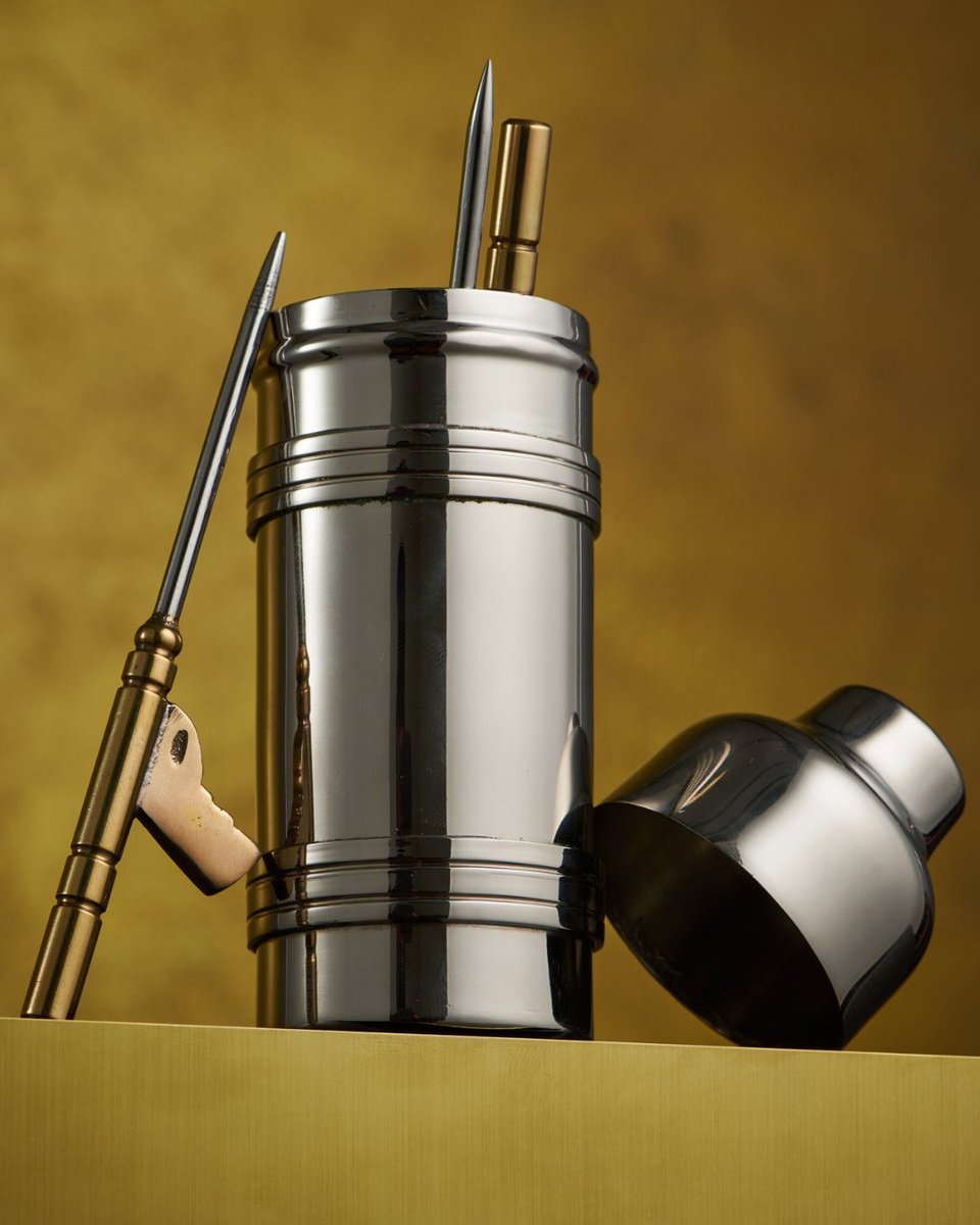 007's tweet image. This Christmas, discover a new collection of pro-grade cocktail tools designed to help you make the perfect martinis at home. 

Measure, shake, garnish and pick your olive with precision, supported by details including a dipped space for your lemon, a guide to ideal quantities,…