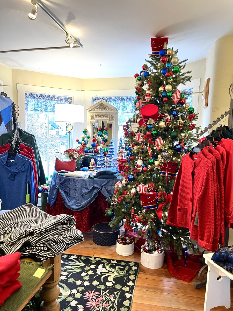 Holiday shopping is ON in the Deerfield Valley🛍️🎉

Incurable Romantic has 7 rooms full of perfect gifts for everyone on your list! 

📍 16 W Main Street, Wilmington
🔗 ow.ly/gMAU50XAFEp