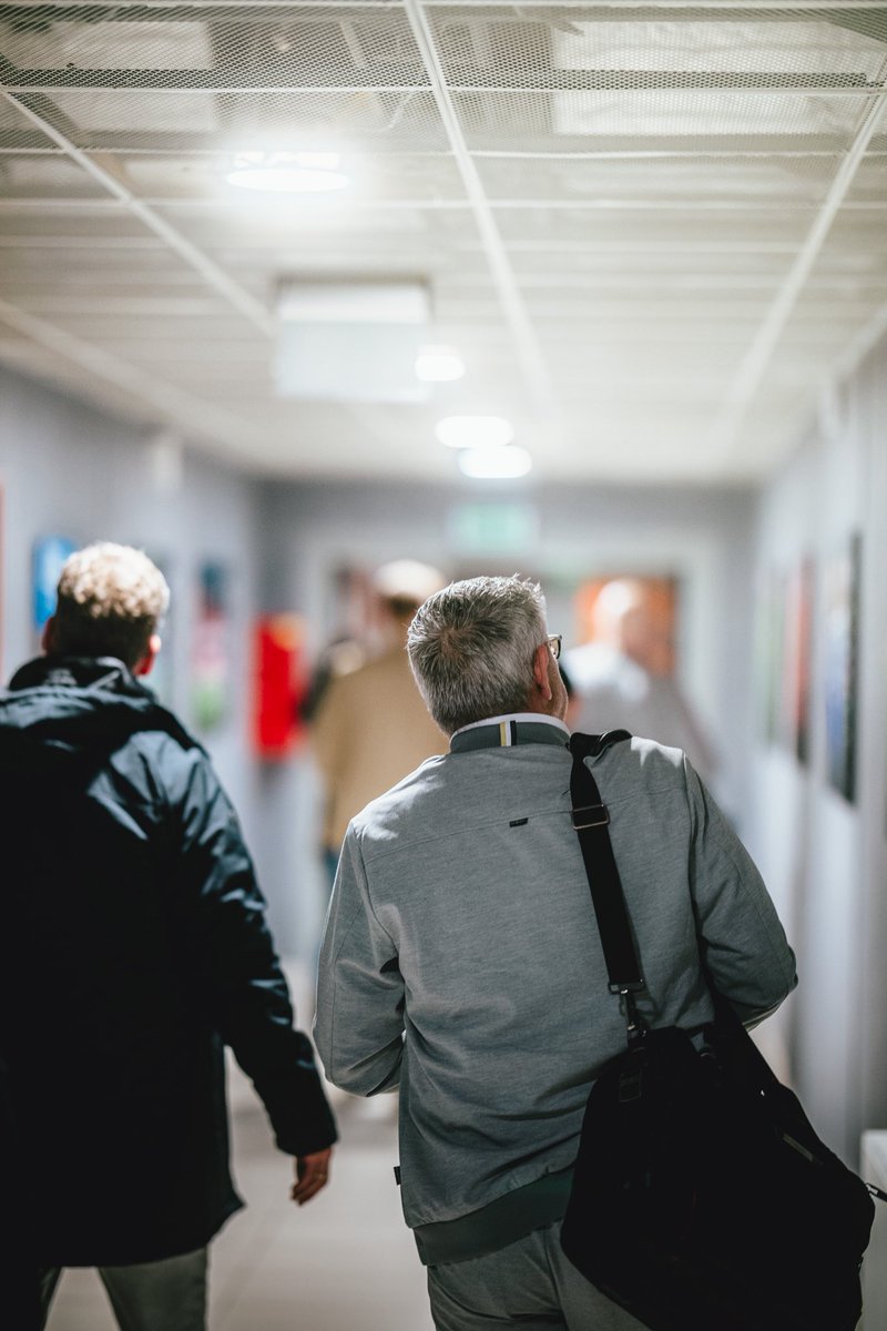 Angekommen im Stadion. Für Urs und Paul geht es direkt zur PK. 🎙️

Im Anschluss stellen wir euch die Pressekonferenz auf 05ER.tv zur Verfügung. 📺

#mainz05