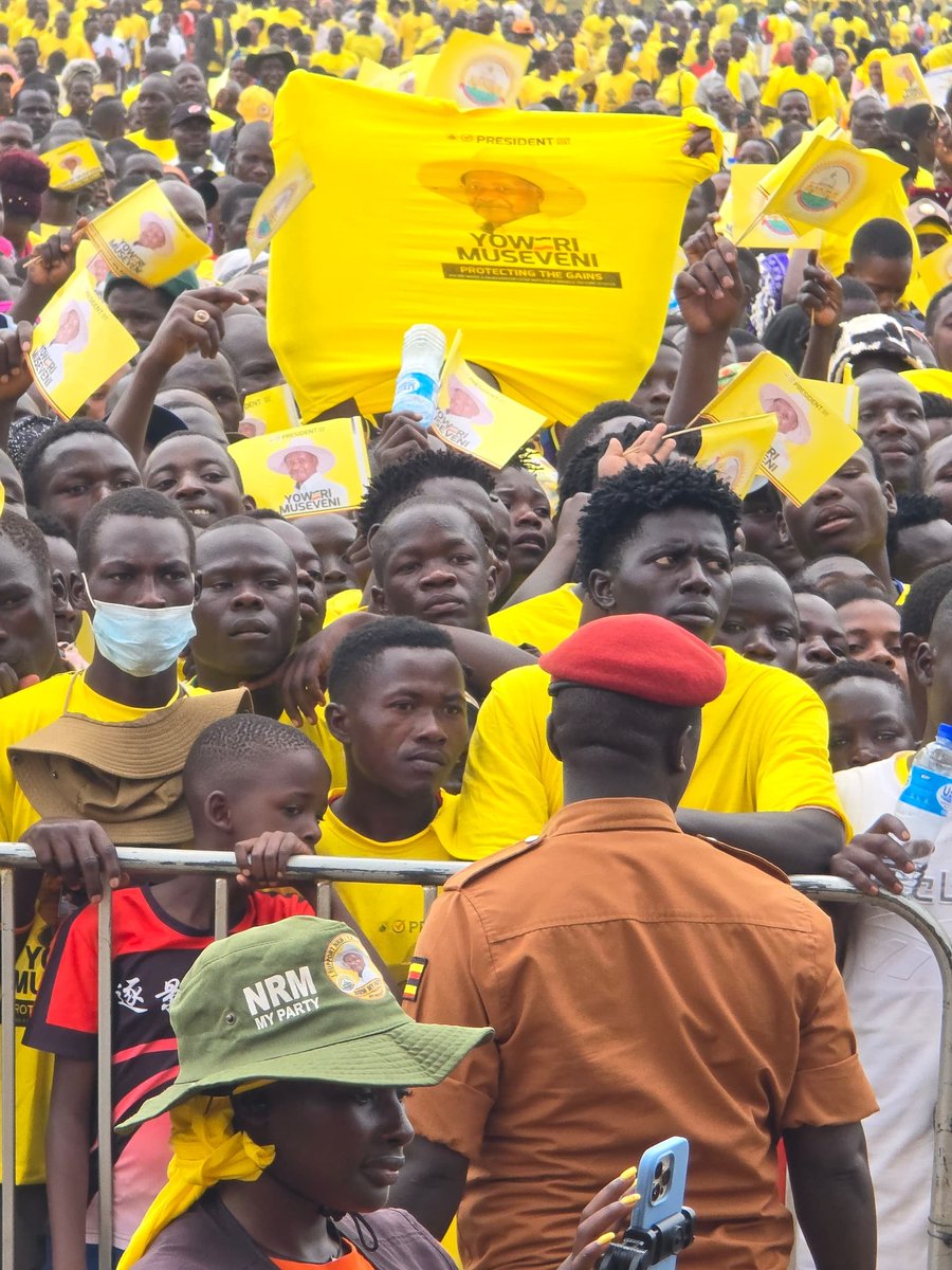 matsiko_oscar's tweet photo. What a day! President @KagutaMuseveni was in Kiryandongo District and later in Masindi District, and the turn-up was massive. People were excited, positive, and full of hope. You could feel the energy everywhere—Ugandans are ready for what’s coming next.

#ProtectingTheGains https://t.co/h7GSPQIXLC