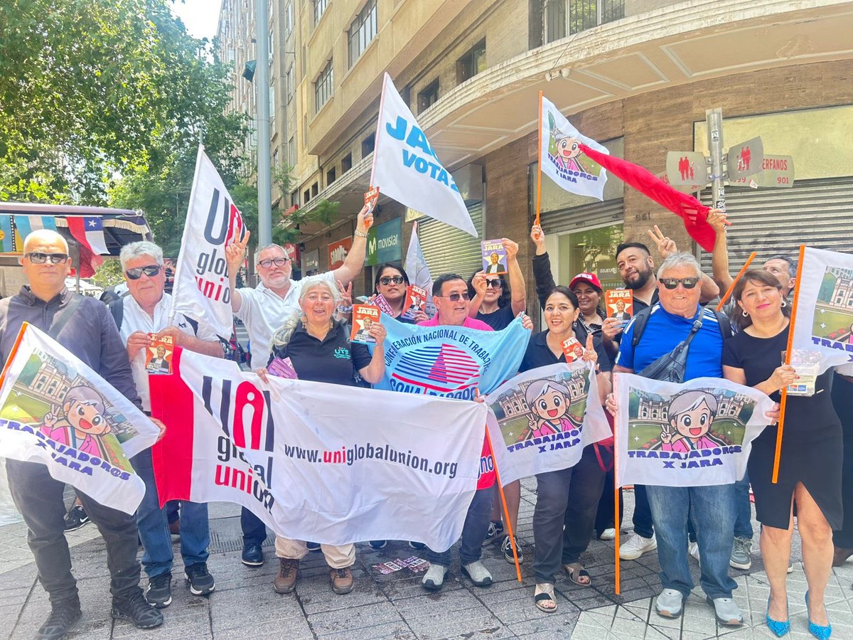 #Volanteo‼️ 
👉Hoy Comando UNI-UTD estuvo nuevamente en las calles, ahora junto al Secretario Regional de <a href="/uniamericas/">UNI Américas</a> <a href="/marcio_monzane/">Marcio Monzane 🇧🇷🇨🇴🇺🇾</a> quien participó activamente de esta jornada de apoyo impulsada por lxs trabajadorxs de 🇨🇱en apoyo a la candidatura de <a href="/jeannette_jara/">Jeannette Jara Román</a> 
#Jara2026