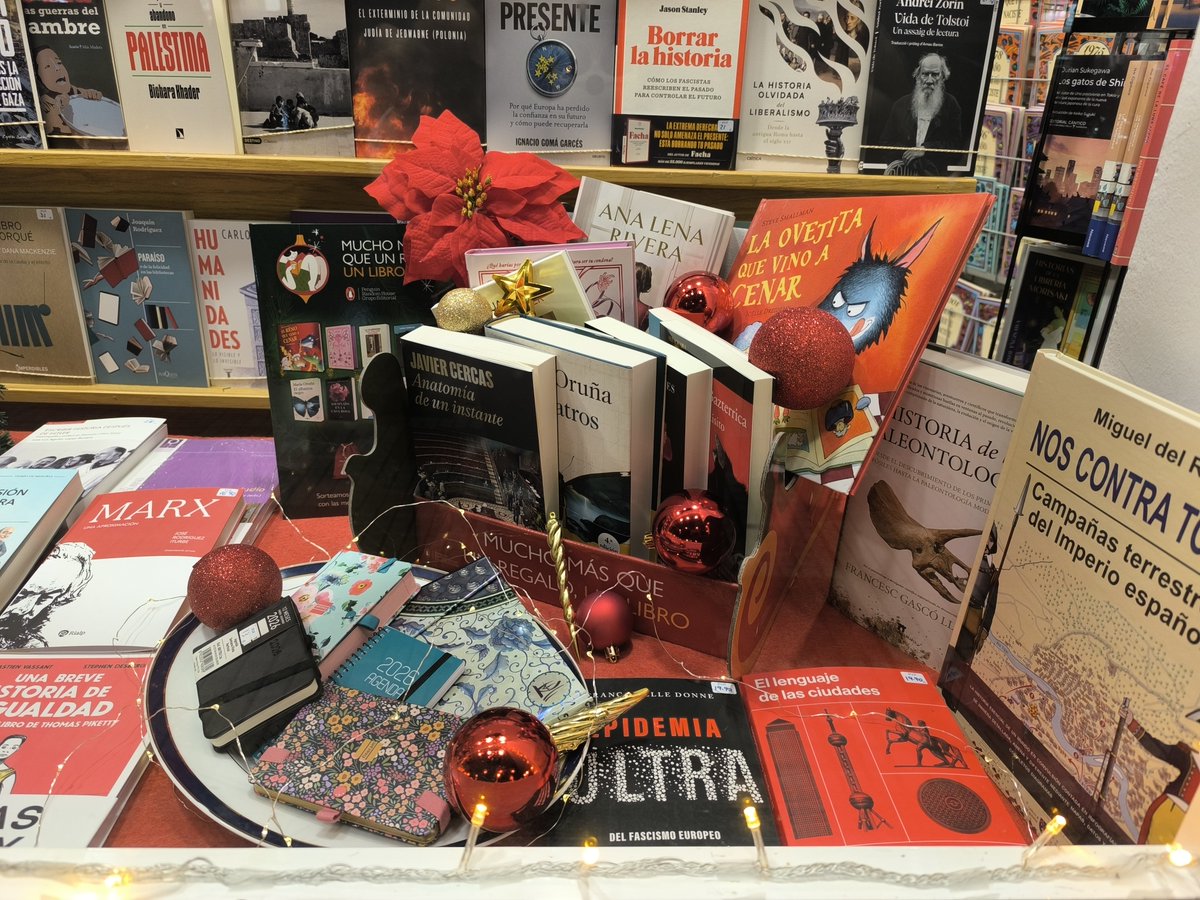 🎁✨ ¡SORTEO ESPECIAL EN LA LIBRERÍA LUA! ✨
¡ CAJA TRINEO DE LIBROS! 🎄📚… ¡y vamos a sortearla entre nuestros lectores!
Para participar:
 Comprar cualquier libro de Penguin Random House en nuestra librería.
#sorteos #sorteolibros #librerias #muchomásqueunregalounlibro