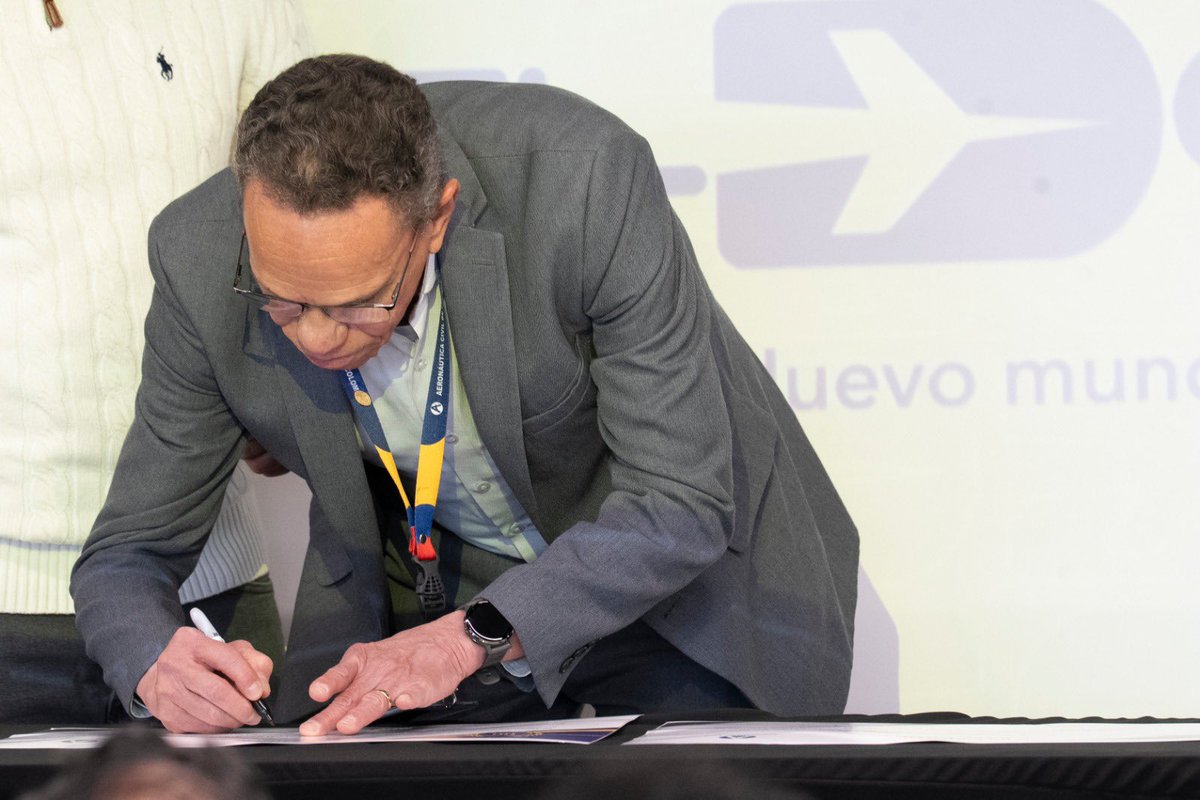 La <a href="/AerocivilCol/">Aeronáutica Civil</a> entregó oficialmente la certificación de aeródromo a <a href="/BOG_ELDORADO/">Aeropuerto El Dorado</a>, con esto validamos calidad en: 
✅Infraestructura y ayudas visuales
✅Manual de Aeródromo.
✅Seguridad Operacional (SMS).
¡El Dorado se consolida como un hub estratégico y seguro!