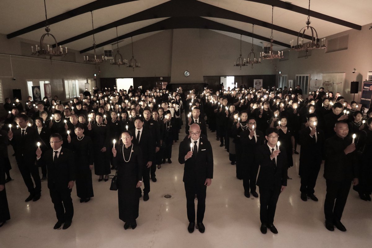 สถานกงสุลใหญ่ ณ นครลอสแอนเจลิส ร่วมกับสำนักงานทีมประเทศไทยในนครลอสแอนเจลิส ได้จัดกิจกรรมรวมพลังแห่งความภักดี ภายใต้ชื่องาน “อาลัยรัก มิ่งขวัญประชา ร้อยใจไทยในแอลเอ” หรือ Candlelight of Love ณ หอประชุม Friendship Auditorium
thaiconsulatela.thaiembassy.org/th/content/can…