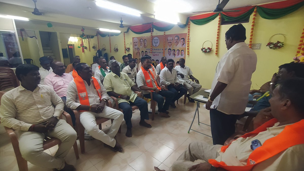kumarayan_p's tweet photo. #Puducherry 
#BJP விவசாய அணி சார்பாக வரும் சட்டமன்றத் தேர்தலை எவ்வாறு எதிர்கொள்ள வேண்டும் என்பதை பற்றியும் விவசாய அணியின் மாவட்ட செயற்குழு நடத்துவதற்கான ஆலோசனைக் கூட்டம் வில்லியனூர் மாவட்ட அலுவலகத்தில் விவசாய அணியின் மாநிலத் தலைவர் திரு பாரதிமோகன் அவர்கள் தலைமையிலும் https://t.co/CaAPALLesy