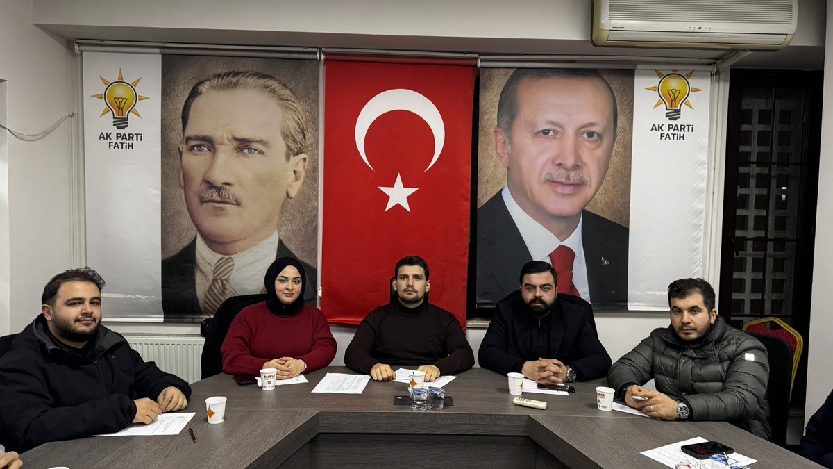 📍AK Parti Fatih İlçe Başkanlığı
⏰ 20:00

Haftalık olağan toplantımızı İl Yönetim Kurulu Üyelerimiz Kardelen Berra Yurul ve Sabri İlbasan katılımıyla, İlçe Başkanımız Emre Kalı <a href="/EmreKALI/">Av Emre KALI</a> başkanlığında gerçekleştirdik.