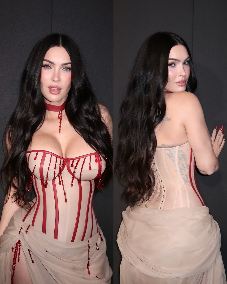 allurecrave's tweet image. megan fox

THE FRONT                                     THE BACK