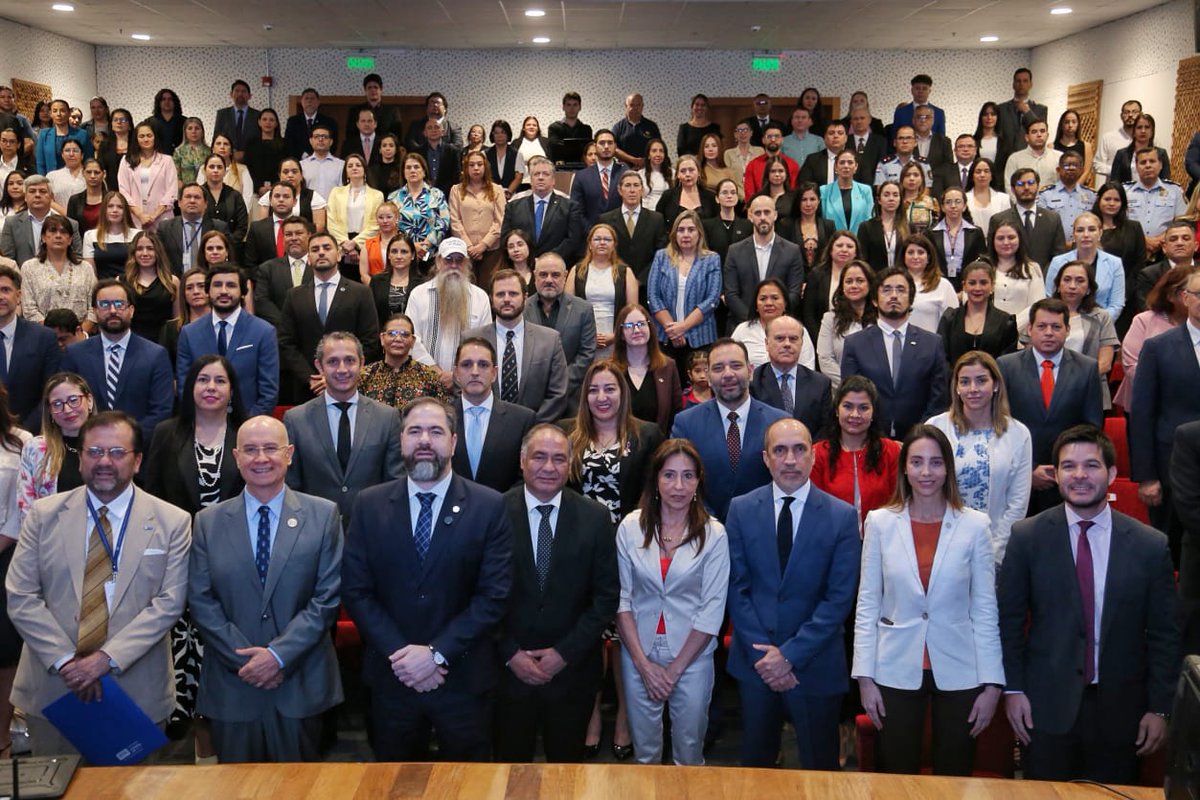 En el Día Internacional de los Derechos Humanos, felicitamos al <a href="/mreparaguay/">Ministerio de Relaciones Exteriores</a>, <a href="/MJusticiaPy/">Ministerio de Justicia</a> y a todo el Gobierno de Paraguay por el décimo aniversario de la herramienta SIMORE Plus, iniciativa líder a nivel regional y global en monitoreo de compromisos internacionales de DDHH 🇵🇾🤝