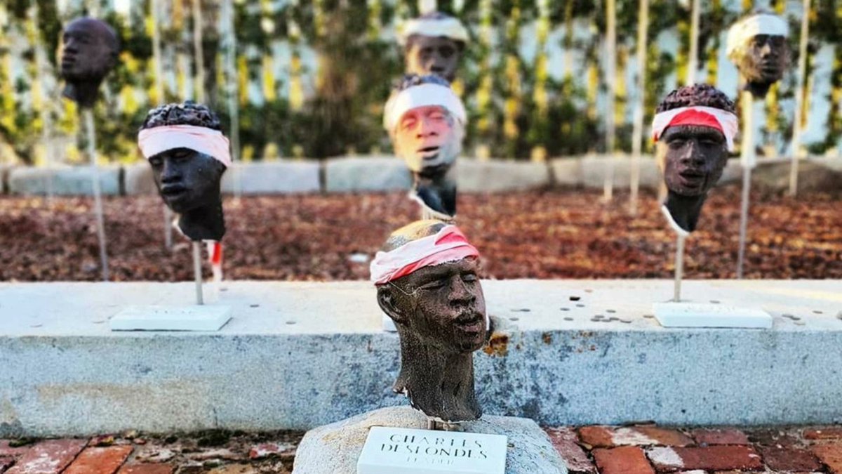 queenie4rmnola's tweet photo. Black people fought in over 250+ enslaved people's uprisings between 1619 and 1865. 

In 1811, Charles Deslondes led the largest uprising of over 500 African people speaking at least 50 different languages. 

White people put their heads on spikes

https://t.co/RYDNCBCjMk https://t.co/8IB0TIc6cq