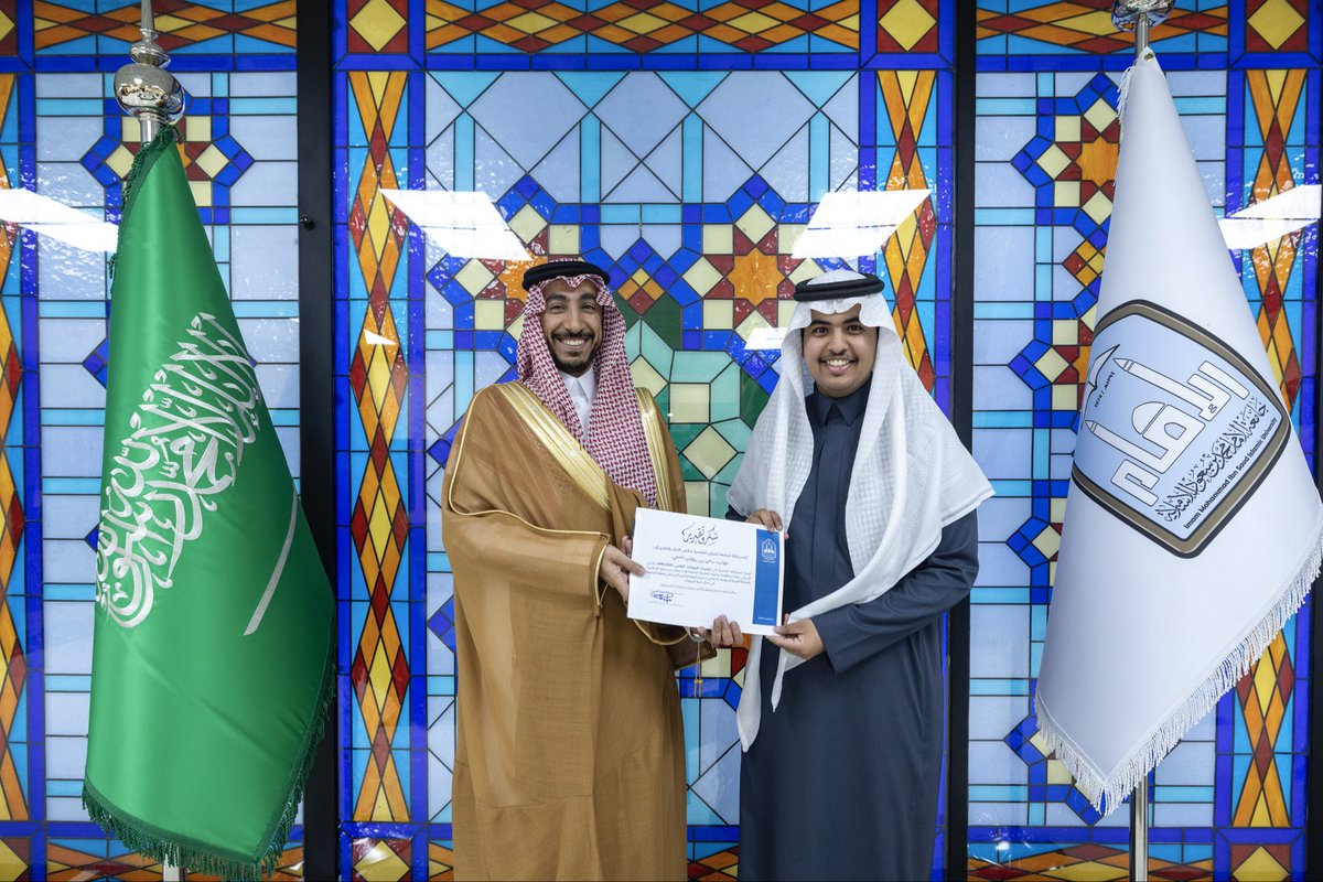 imsiu_VREA's tweet photo. كرّم سعادة وكيل #جامعة_الإمام للشؤون التعليمية الدكتور/عبدالله بن عبدالرحمن الأسمري فريق ROBOCAR2030 تقديرًا لمشاركتهم المتميزة في أولمبياد الروبوتات العالمي WRO 2025 بسنغافورة، وما حققوه من تمثيل مشرف يعكس تميز طلاب الجامعة وقدرتهم على الإبداع في مجالات التقنية والذكاء الاصطناعي.
 #WRO2025 #الابتكار #الذكاء_الاصطناعي 
https://t.co/40Du03tF9P