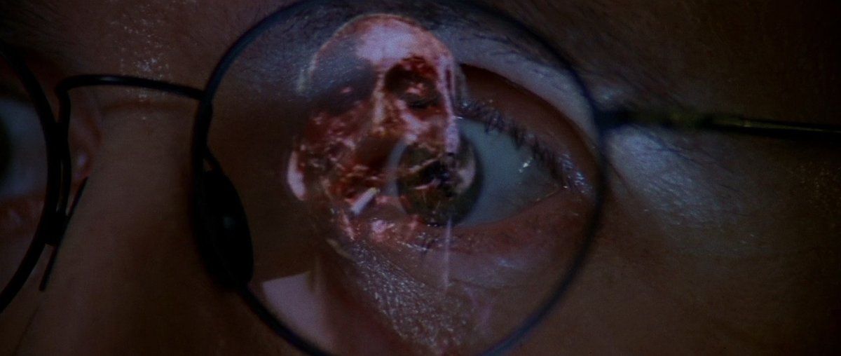 JackOCine's tweet photo. John Woo refait le portrait du bien et du mal sur une table d'opération, et voilà qu'ils se tirent la tronche : c'est le postulat dingo de #VolteFace, dans lequel le cinéaste sino-américain s'amuse du cabotinage de ses acteurs, possédés. Film d'action mythique. https://t.co/5KzE18uRNp
