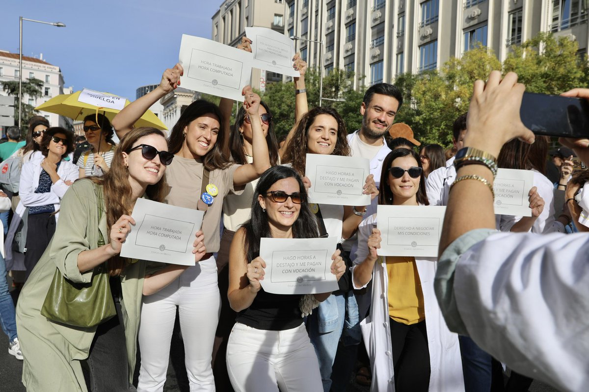 MUDmedicos's tweet image. Los médicos no exigen privilegios: reclaman que se cumpla lo que debería estar garantizado en un Estatuto moderno y eficaz.

La sanidad sólo avanza cuando sus profesionales están protegidos.

#SanidadDigna #MédicosEnPie #EstatutoDelMédico #EstatutoDelMédicoYa #SanidadDigna…