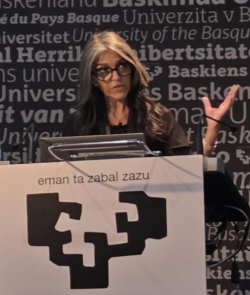 Elena Seoane, membro do iLingua, deu a conferencia plenaria titulada "Colonialingualism in Gibraltar: Language Loss and the Marginalization of Gibraltarian Literature" no AEDEAN 48, en Vitoria-Gasteiz. Noraboa!