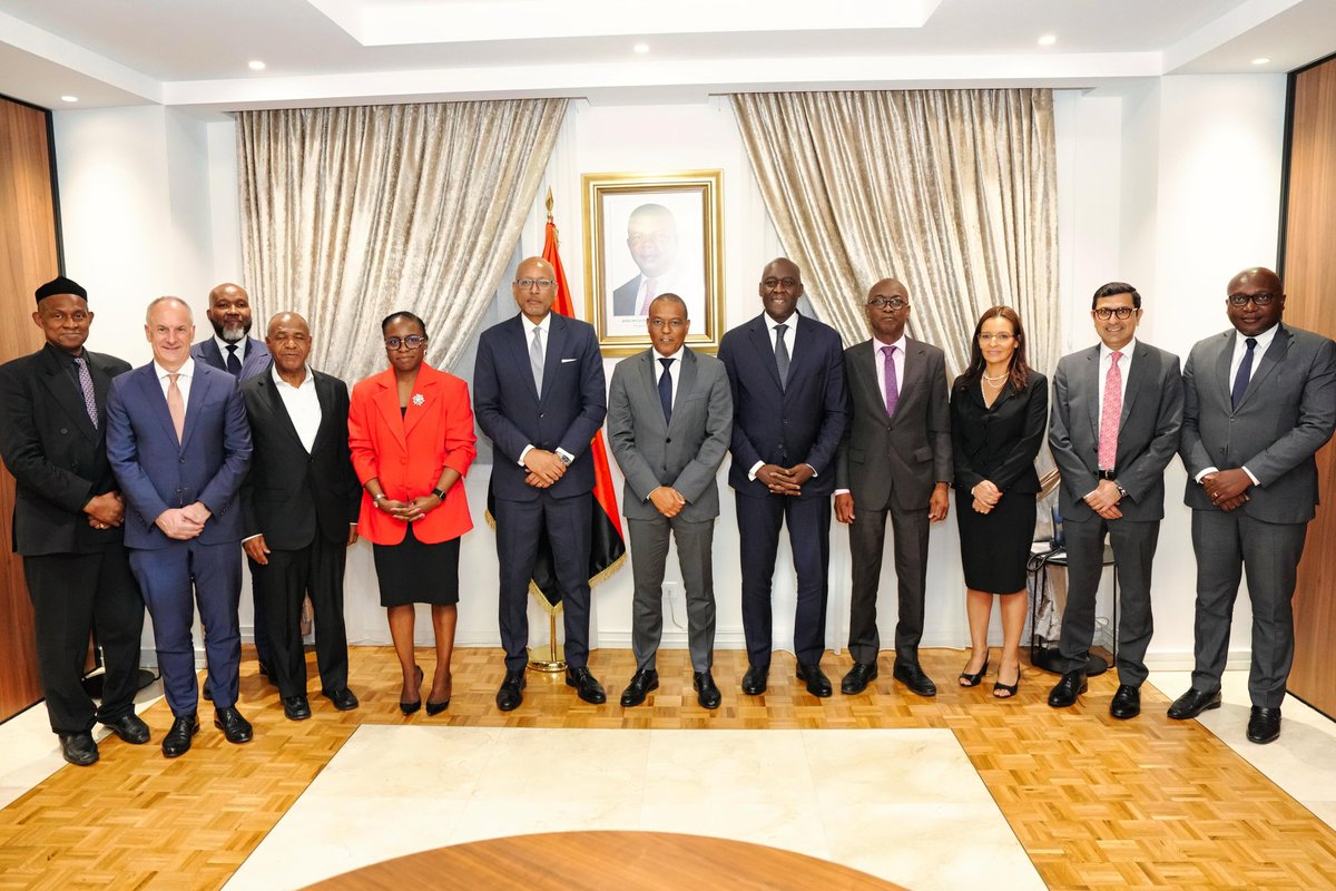Diop_IFC's tweet photo. Delighted to meet with Angola’s Minister of State for Economic Coordination, Mr. José de Lima Massano; Mr. Hugo Guilherme, Minister of Planning; and Mrs. Vera Daves de Sousa, Minister of Finance, to discuss scaling private capital and advancing transformational projects—from power transmission to the DRC and Zambia, to tourism and agriculture. These investments will drive Angola’s growth, create jobs, and strengthen food security.
#IFCinAngola #IFCinAfrica