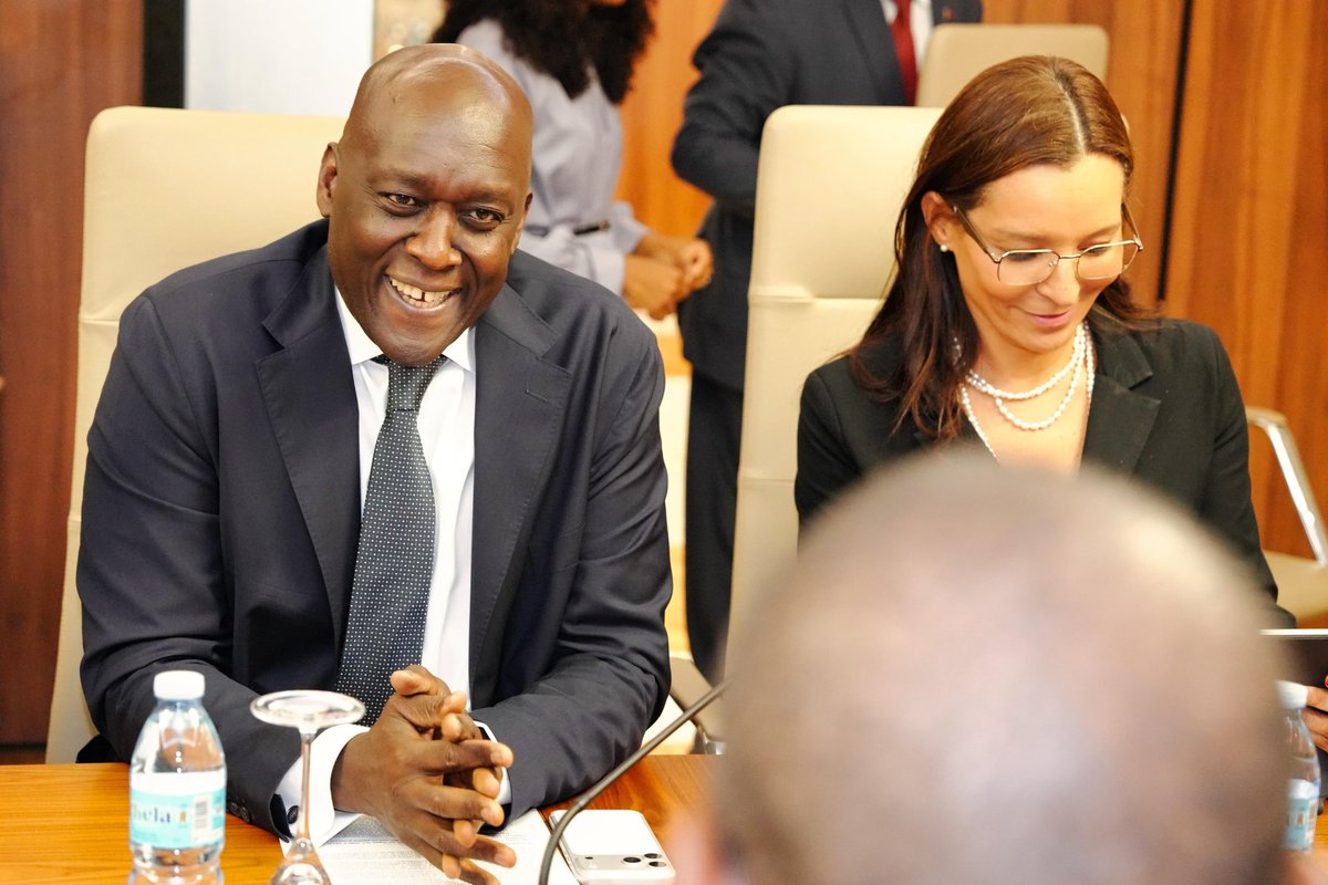 Diop_IFC's tweet photo. Delighted to meet with Angola’s Minister of State for Economic Coordination, Mr. José de Lima Massano; Mr. Hugo Guilherme, Minister of Planning; and Mrs. Vera Daves de Sousa, Minister of Finance, to discuss scaling private capital and advancing transformational projects—from power transmission to the DRC and Zambia, to tourism and agriculture. These investments will drive Angola’s growth, create jobs, and strengthen food security.
#IFCinAngola #IFCinAfrica