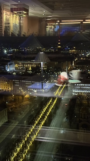 вспомнила вдруг, что я делала в этот день ровно год назад, например вот смотрела на Ригу с высоты