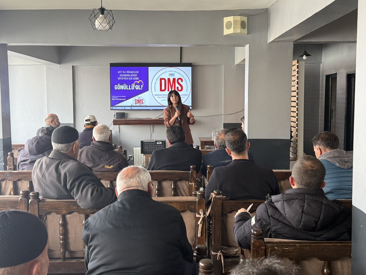 afetyonetim_dms's tweet photo. Deprem riski yüksek olan Bingöl Karlıova ilçesinde DEM Parti ve DBP İlçe Örgütünün düzenlediği, ilçe dinamikleri ve TMMOB Bingöl İKK’nın katıldığı Deprem Paneline katılım sağladık. 

#Deprem #Erdhej #Bingöl #Çewlik #Karlıova #Kanireş 

@tmmob12ikk https://t.co/ra4hoIQRYq