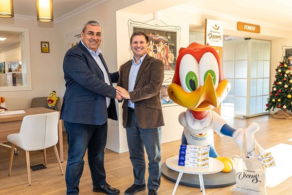 Torrons Vicens y la Fundación PortAventurahan presentado un nuevo turrón con finalidad solidaria: el turrón Dreams

tastantcatalunya.cat/es/actualitad-…