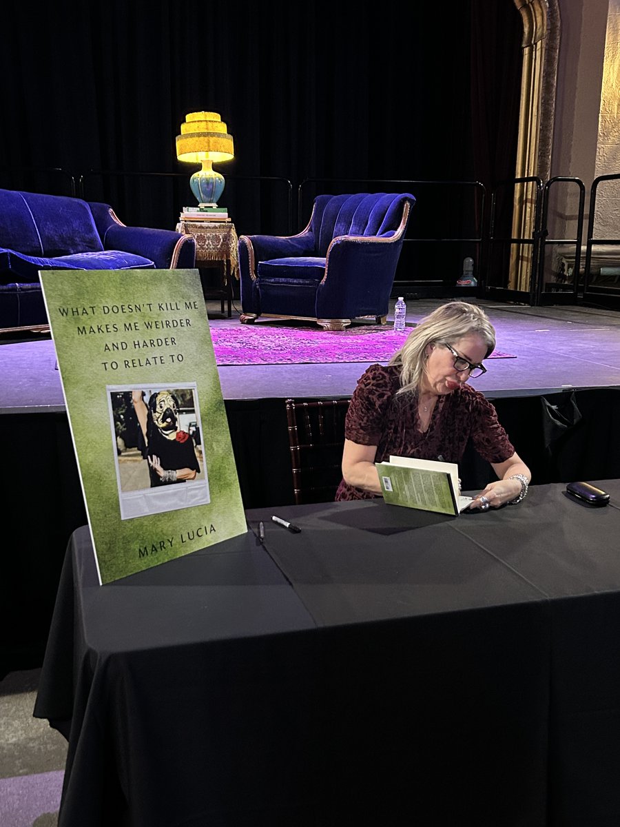 ✨✨ Dreamy magic last night at Mpls's Granada Theater: Mary Lucia in conversation with Lizz Winstead.

Lucia's fantastic memoir now available! upress.umn.edu/9781517918866/…

📸: <a href="/hmskinn/">Heather Skinner</a>