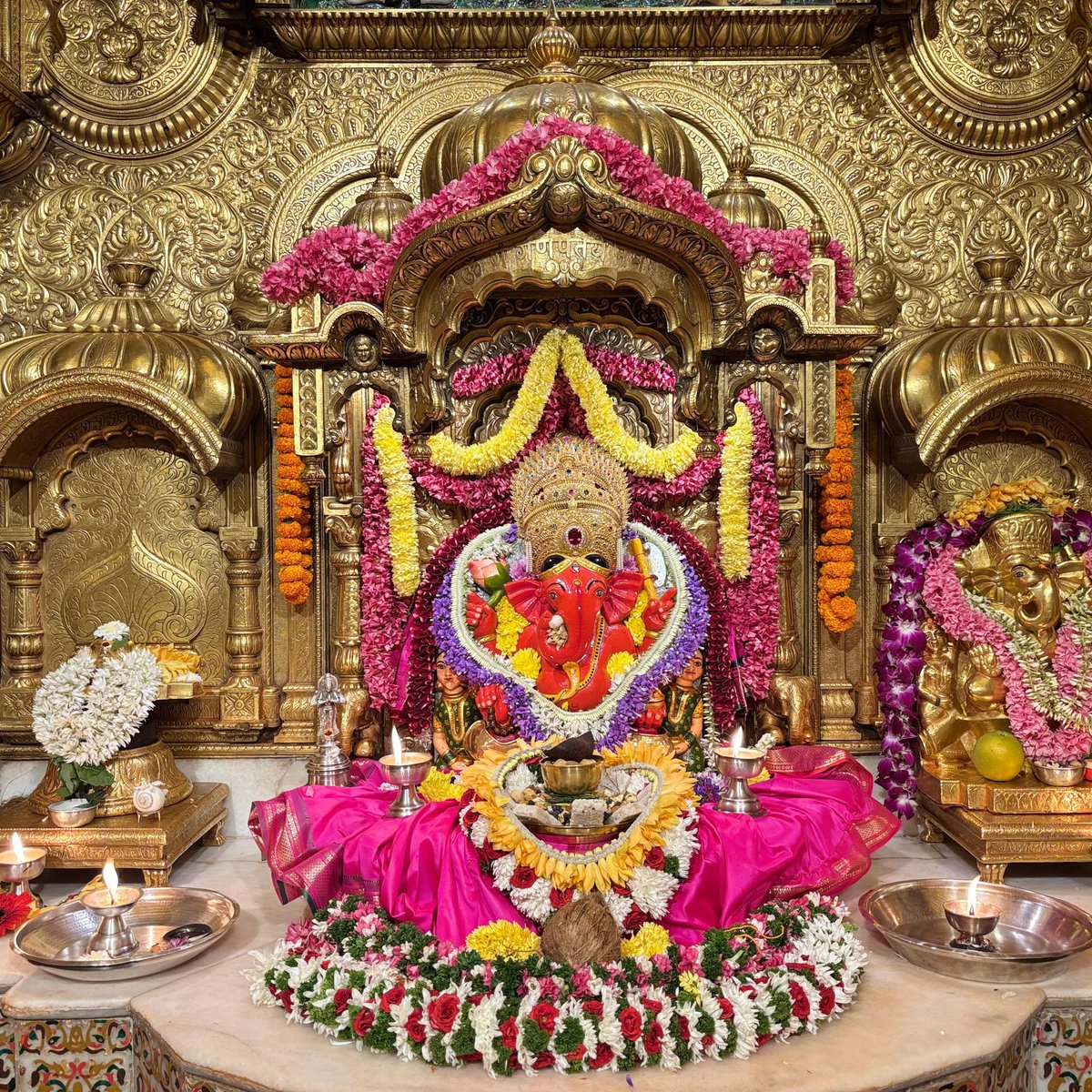 SVTMumbai's tweet photo. 🙏गणपती  बाप्पा मोरया 🌺मंगलमूर्ती मोरया 🙏१०/१२/२०२५
🙏Ganapati Bappa Moraya 🌺 Mangalmurti Moraya  🙏10/12/2025 https://t.co/4kOiD3ymgp
