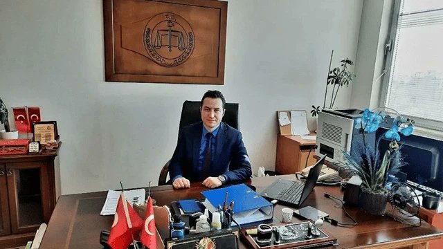 Adli emanet odasında görevli bir memur, Savcı Yavuz Engin'in denetimi anında yaşananları anlattı: "Cumhuriyet Savcısı Yavuz Engin olağan dışı denetim yapmak için odaya girdi. Herkesi topladı, Erdal'ı göremeyince Erdal nerde dedi. Gelmediğini