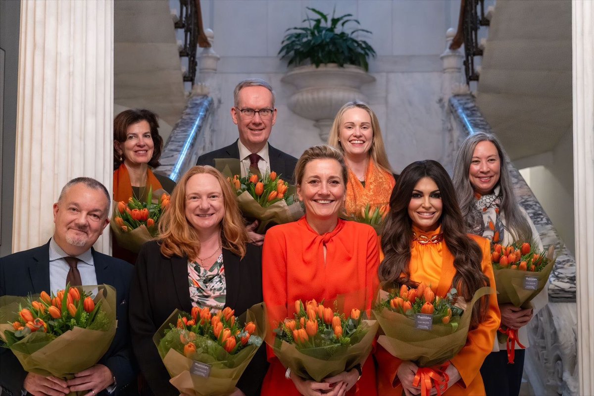 Eight Ambassadors. One goal.

On Monday, Ambassadors from  🇬🇧🇦🇺🇫🇷🇮🇪🇨🇦🇺🇸🇳🇱🇸🇪 met in #Athens for a roundtable discussion to share best practices and understand the role we can all play in ending gender-based violence.

Ending gender-based violence is a shared responsibility.