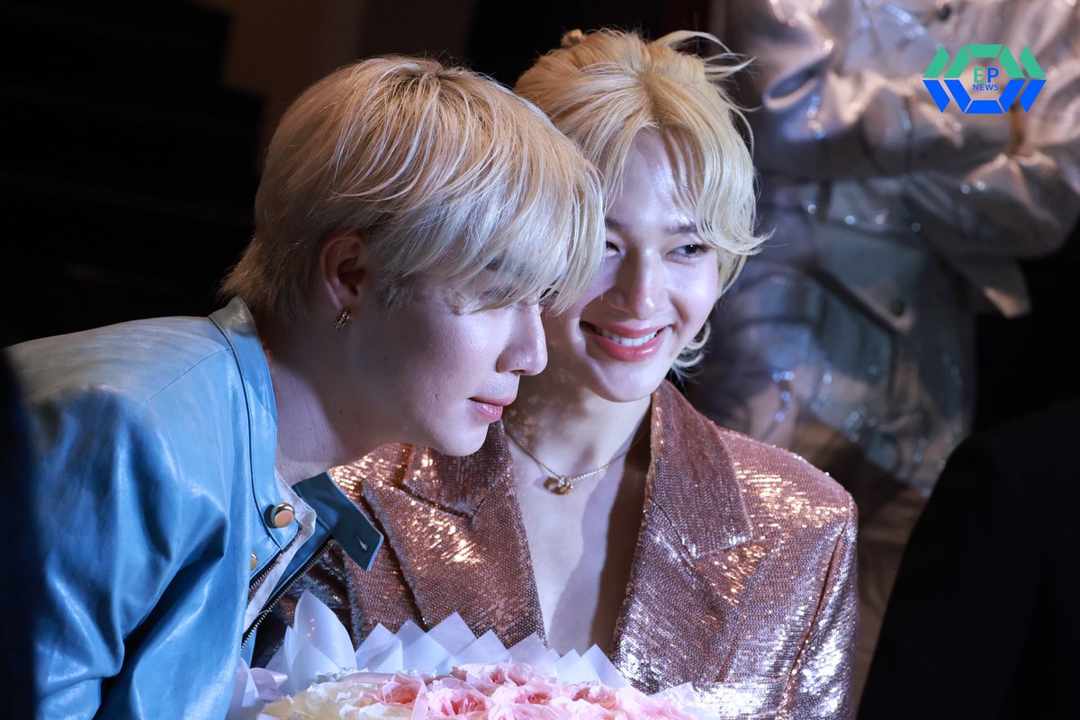 กำลังใจช่อโตๆจาก "พี่ซี" ให้ "น้องนุนิว" ในงาน 'Diva gala night' ของภาพยนตร์ ดีว่า..ราวี 

CWR x MAJOR ON TOUR 
#ดีว่าราวีวันนี้ในโรงภาพยนตร์
#DivaLaVie
#NuNew #ZeePruk
#ZeeNuNew