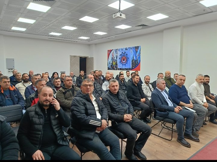 TEMSİLCİLER MECLİSİ TOPLANTISI 
Genel Başkanımız Sayın Uysal Altundağ önderliğinde gerçekleştirilen Başkanlar Kurulu Toplantısı sonrası Mess’e bağlı işyeri temsilcilerimiz ile bir araya gelerek  Mess süreci ile ilgili toplantı gerçekleştirdik. 

#LiderimizUysalALTUNDAĞ
#GemlikŞb.