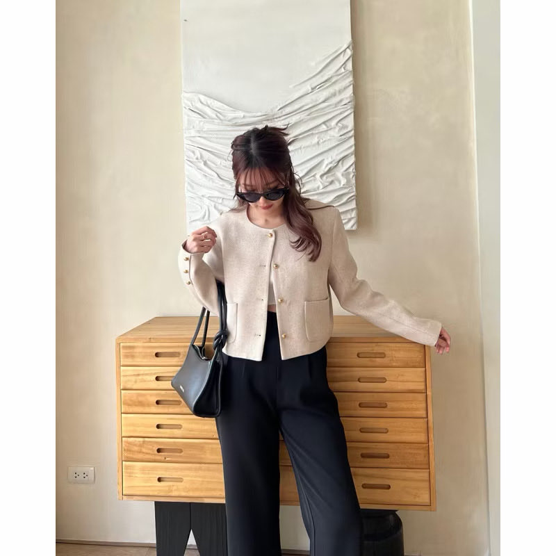 justuo_'s tweet photo. wts ￼- Thesummernade : Jolin Blazer -

- สี beige 
- ยังไม่เคยใส่ ไม่เคยซัก อยู่ในถุงป้ายครบ
- ราคา 450 บาท (from 700+)

#thesummernadeส่งต่อ #ส่งต่อstylist #ส่งต่อcintage #ส่งต่อ #ส่งต่อเสื้อผ้า #ส่งต่อrileyapparels #ส่งต่อเสื้อผ้ามือสองสภาพดี #ส่งต่อblazer #เสื้อผ้ามือสอง https://t.co/v8JEEAOhQF
